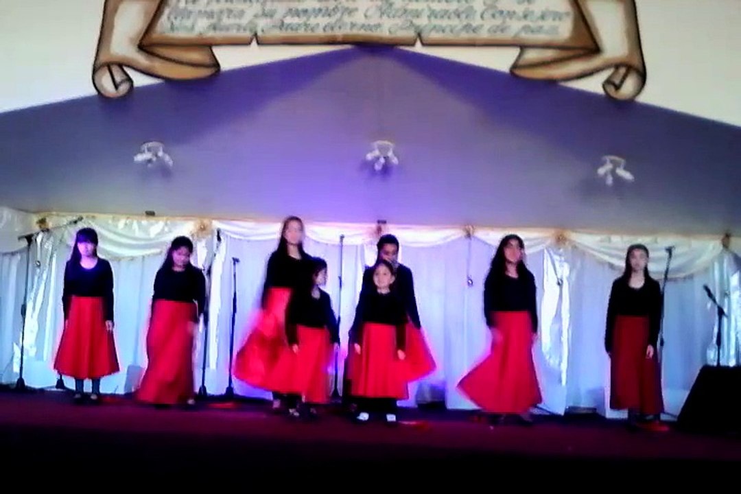 mi hermana cantandole a dios es navidad