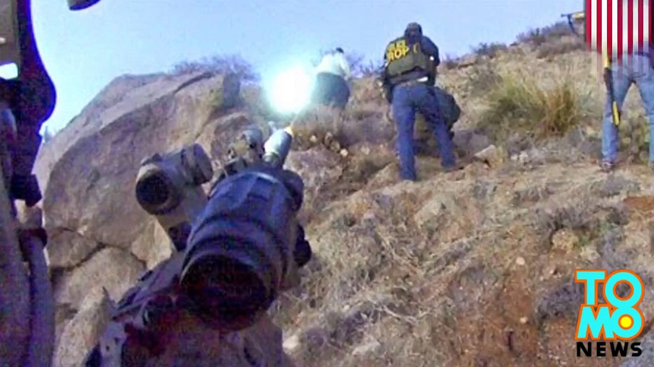 رجال شرطة متهمون بالإجرام بعد قتلهم لرجل مشرد إنهما دومينيك بيريز وكيث ساندي