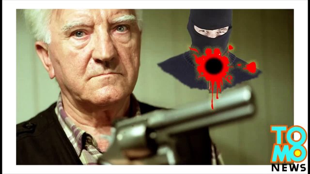 رجل مسن يطلق النار ويقتل رجلاً هاجمه حاملاً فأس ويضع قناعاً في بنسلفانيا واشنطن