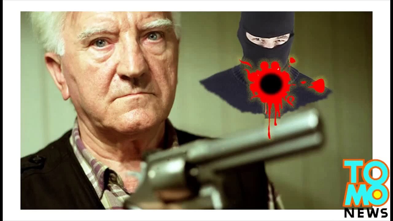 رجل مسن يطلق النار ويقتل رجلاً هاجمه حاملاً فأس ويضع قناعاً في بنسلفانيا واشنطن