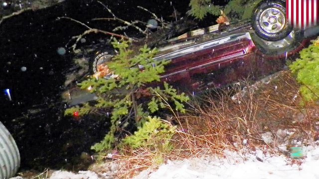 حطاب ينقذ طفلاً عالقاً داخل سيارة دفع رباعي تغرق