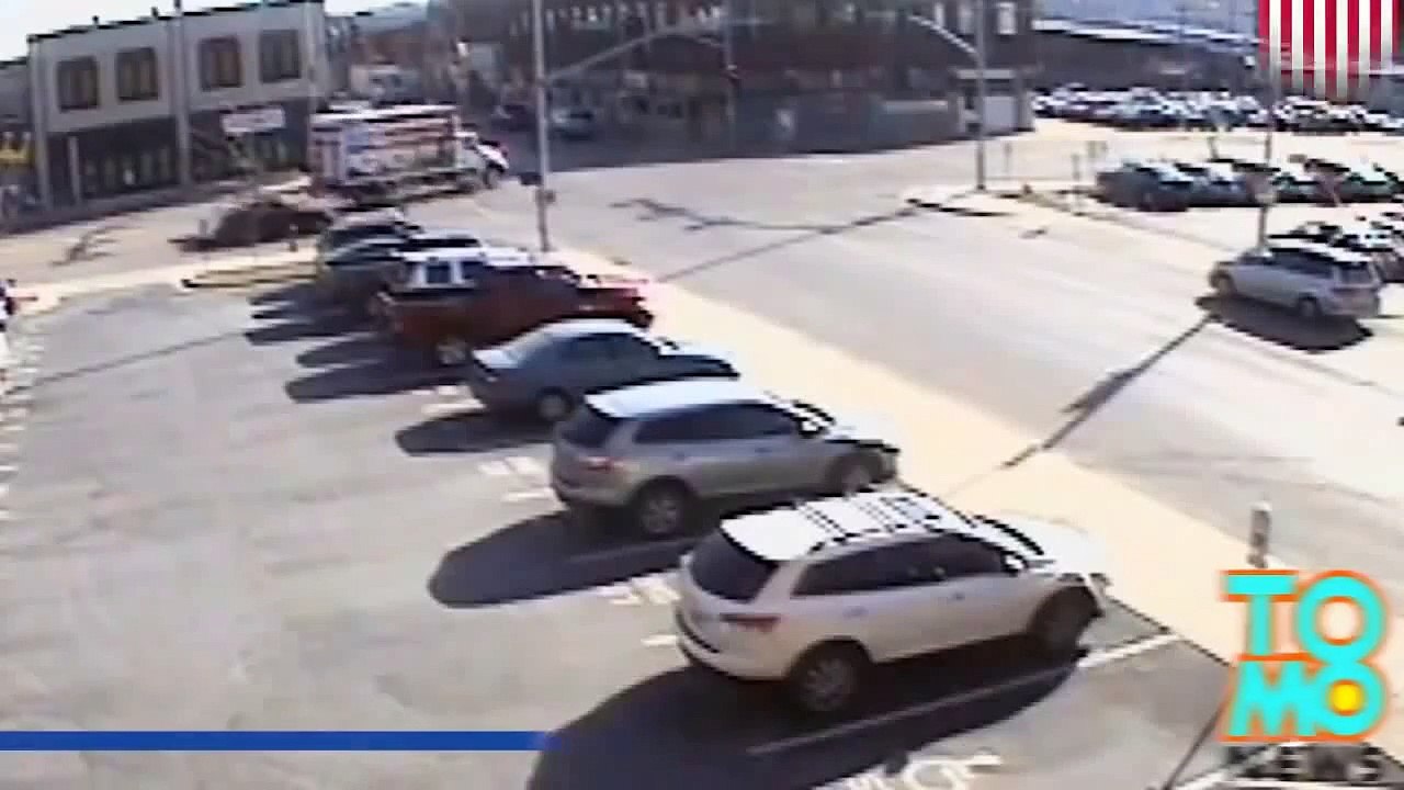 مطاردة بوليسية مرعبة تنتهي بالمشتبه به في حادث اصطدام ببناية