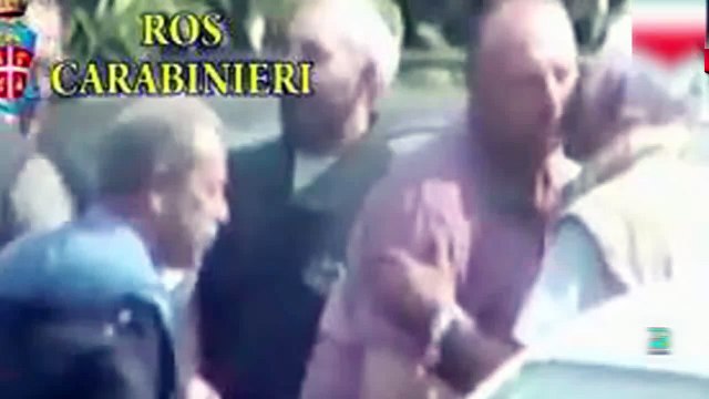 اجتماع لمافيا إيطالية سجلته كاميرا مخفية للشرطة الإيطالية التي نشرته