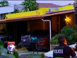 Policía se encuentra negociando con un hombre atrincherado en una casa en Escazú