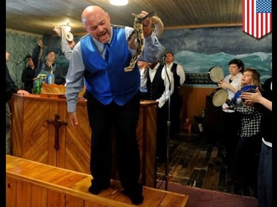 Пастор-заклинатель змей умер от укуса змеи