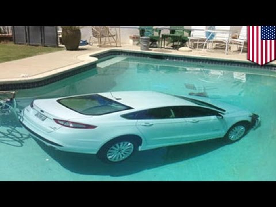 ACCIDENT DE LA ROUTE: Un homme de 85 ans immerge sa voiture dans une piscine résidentielle