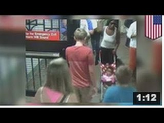 IMAGES: Une mère est vue abandonner son bébé de 7 mois dans une station de métro