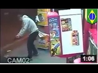 VIDEO AU BRÉSIL: Un policier en congé se fait tuer lors d'un hold-up