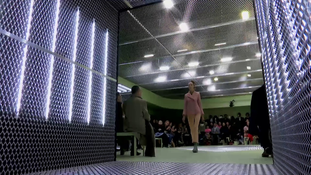 PRADA FALL_WINTER 2015 WOMENSWEAR SHOW (1080p)