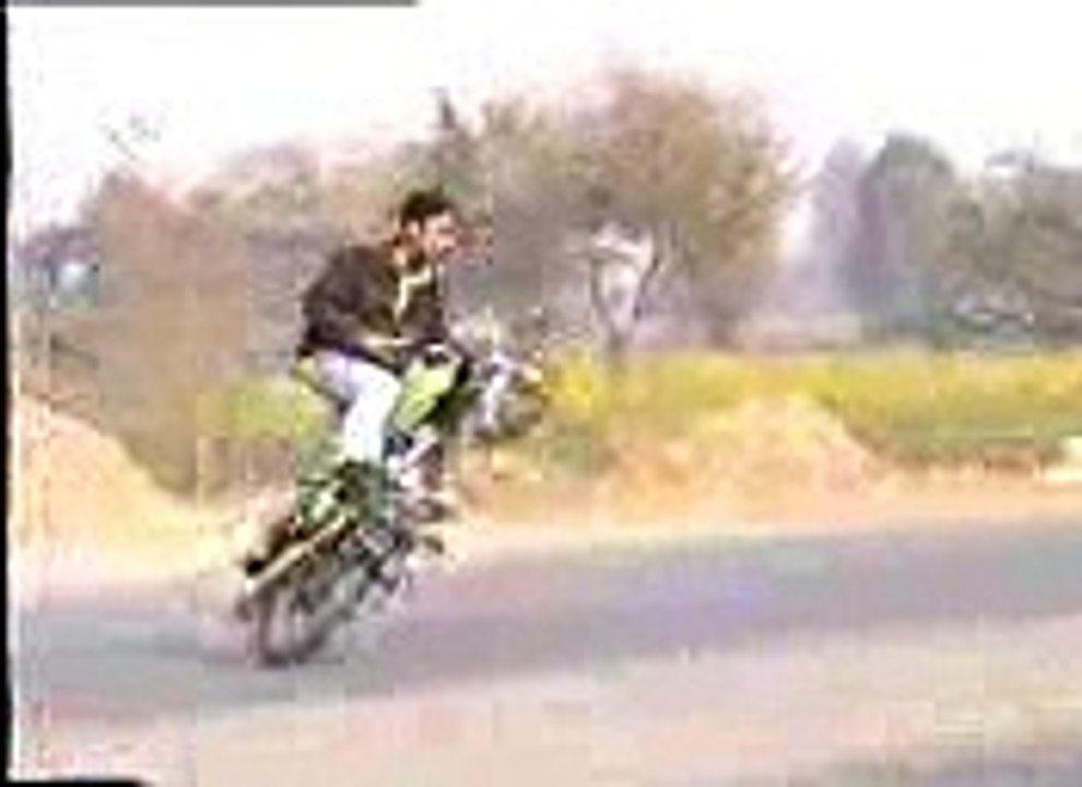 A Lahore road 1 wheeling video