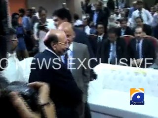 Qaim Ali Shah recovers after near fall down steps-10 April 2015