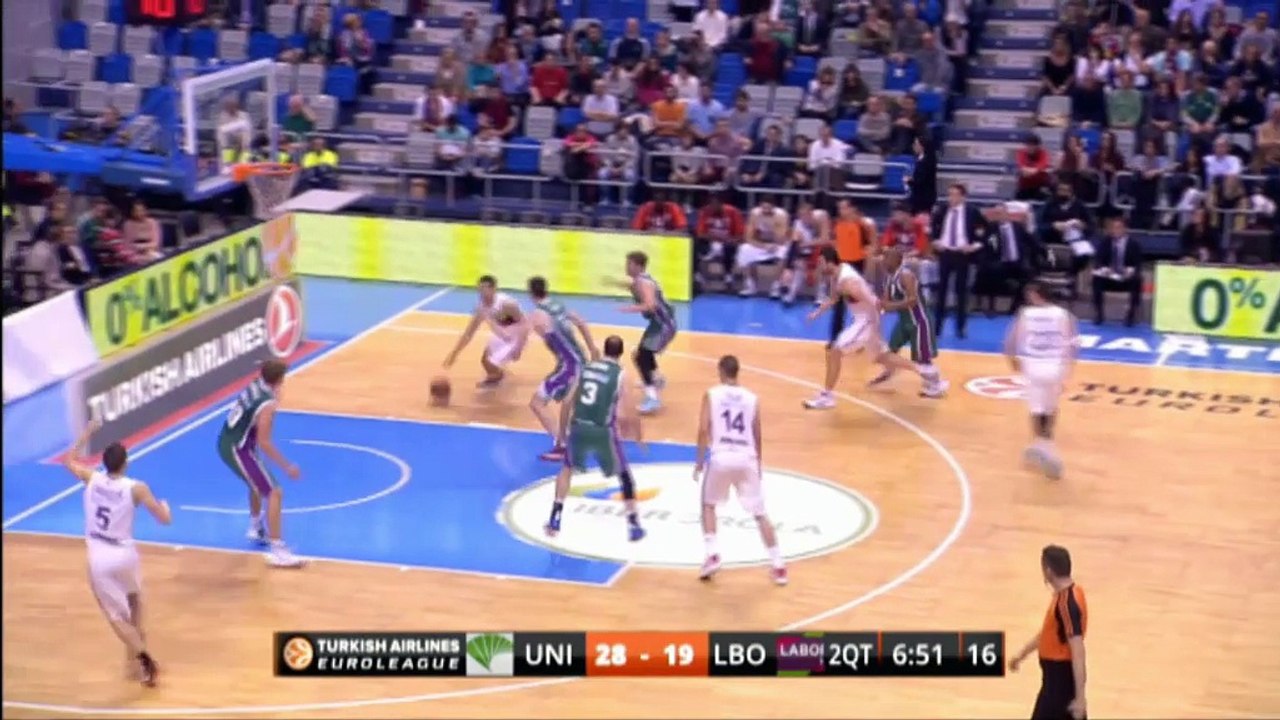 Istanbul und Athen sichern Playoff-Tickets