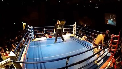 A 62 ans, ce grand père fait un combat de MMA