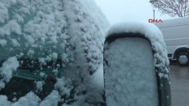 Ankara'da Kar Yağışı Etkisini Sürdürüyor