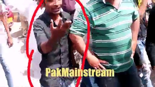 MQM Activists clouting PTI Supporters, at Jinnah Ground