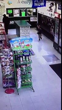 Un papa donne un coup de poing à son fils de 4 ans