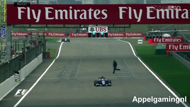 Formule 1 - Un inconnu traverse la piste pendant les essais... et veut tester une Ferrari