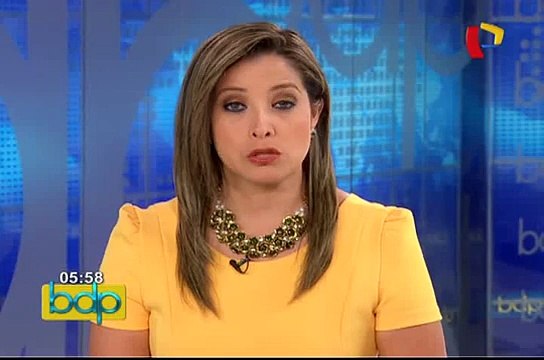 Combi se incendia en plena vía de Surco: pasajeros lograron escapar