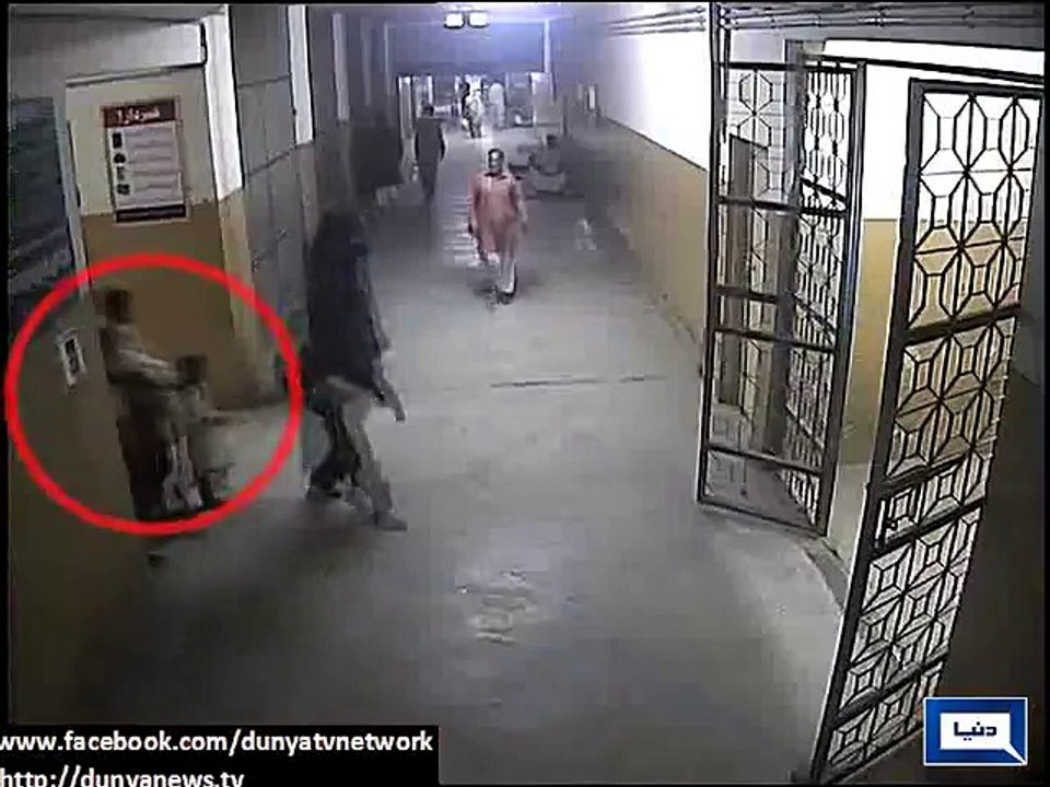 Dunya News - RY Khan: CCTV Footage of two women kidnap infant in Sheikh Zaid Hospital