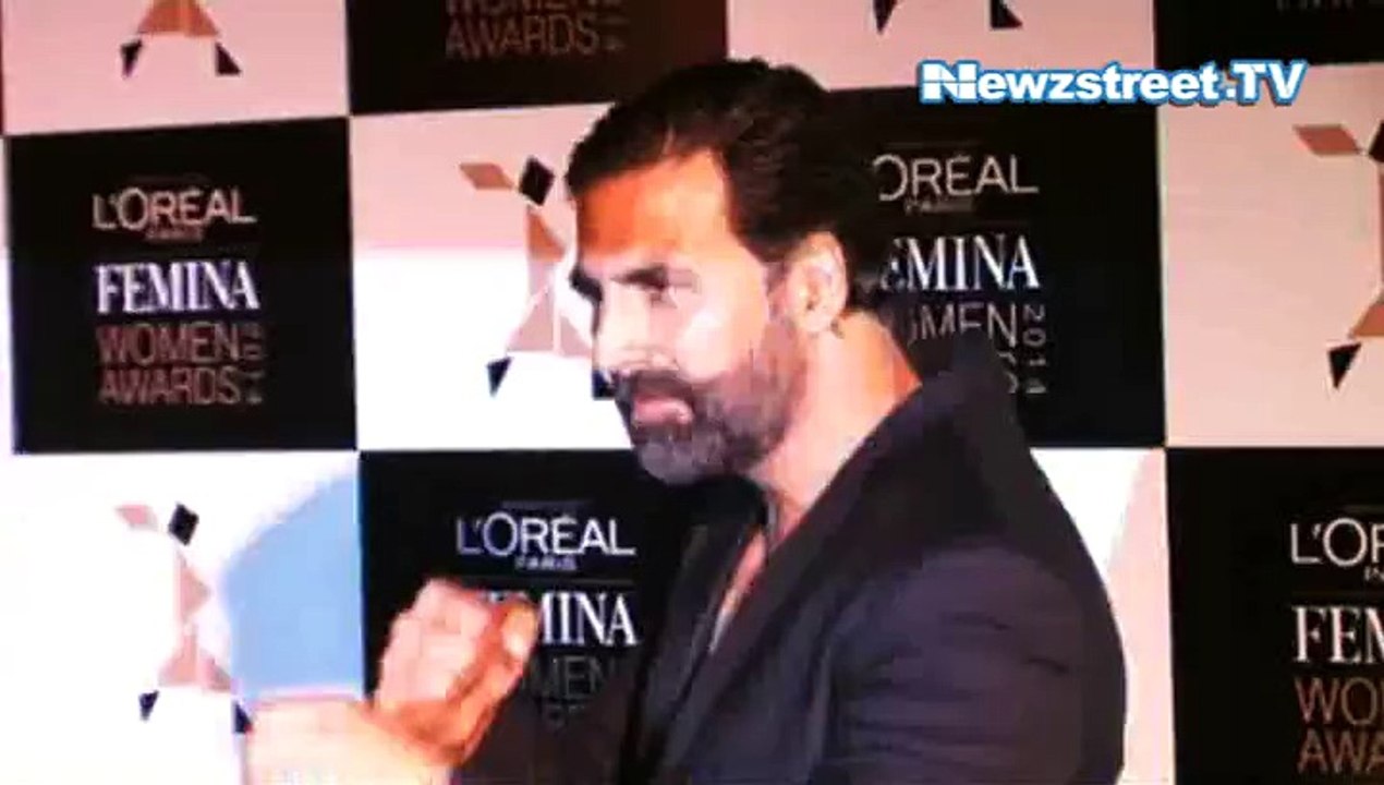 Can you spot Akshay Kumar?