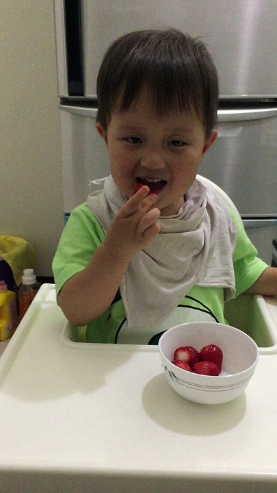 eat strawberries