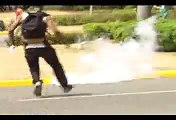 Estudiantes y agentes policiales chocan en la Universidad  Autonoma de Santo Domingo