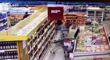 LiveLeak - Dramatic footage shows supermarket stabbing attack