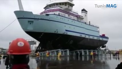 كيفية انزال السفن العملاقة الى المياه بعد بنائها
