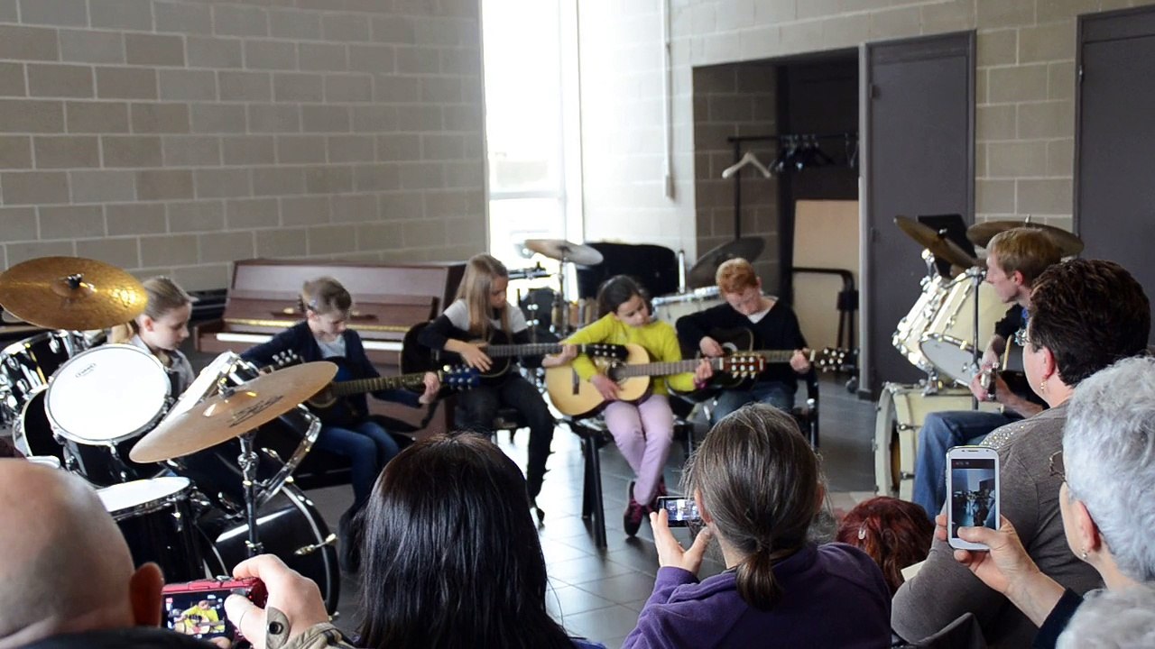 Jordanne audition a la guitare