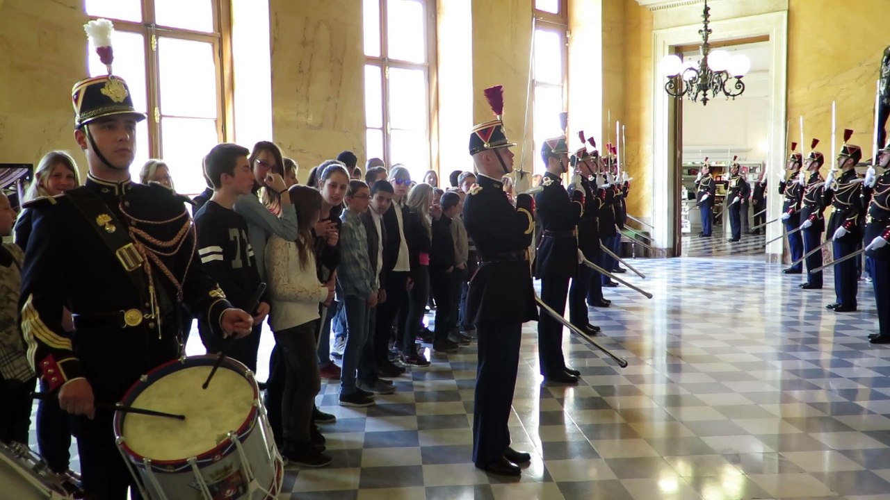 Faches-Thumesnil: visite des collégiens de Jean-Zay à l'Assemblée nationale.