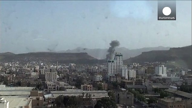 عاصفة الحزم تستهدف جوا وبحرا مواقع الحوثيين في عدن وصنعاء