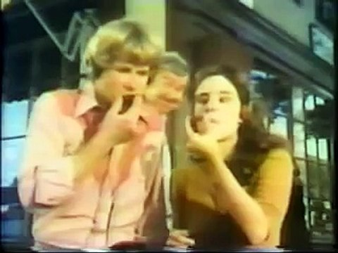 VINTAGE 80'S REESES PEANUT BUTTER CUPS COMMERCIAL W WALKERS