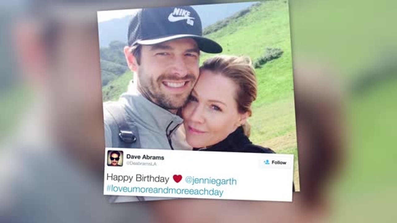 Jennie Garth comprometida con Dave Abrams