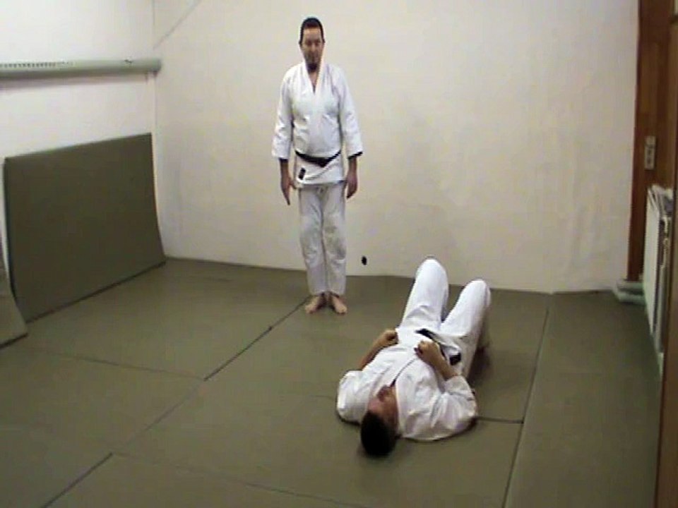 Sol contre debout latéral : ryote dori à  genou jambes inversées2