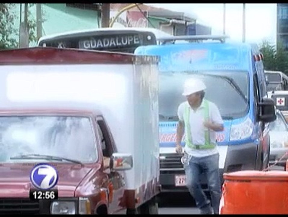 Tránsito y los conductores juegan al gato y al ratón en calles que no son respetadas