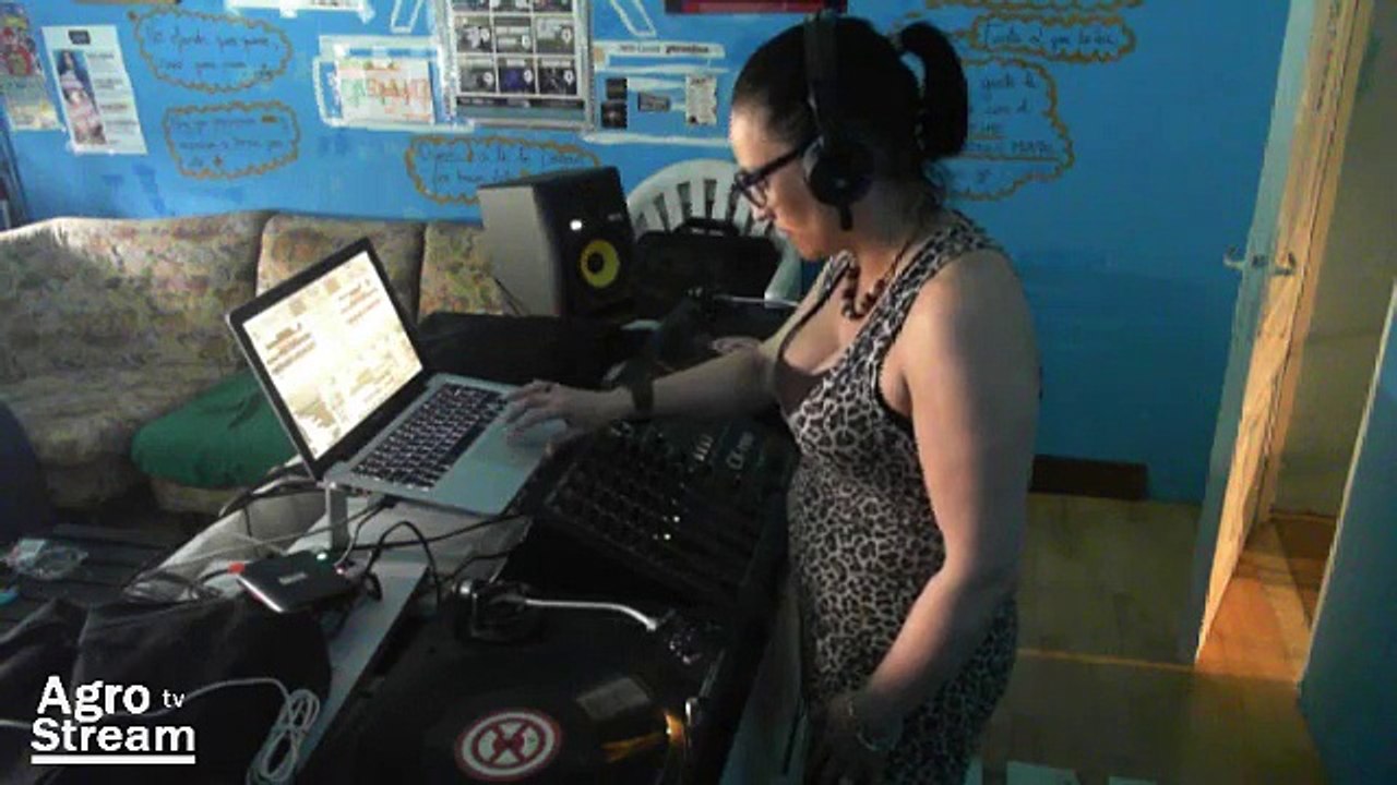 Lady Smug (Agrostream tv)