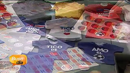 Familia aprovechó triunfo de la “Sele” y se puso a vender tatuajes mundialistas