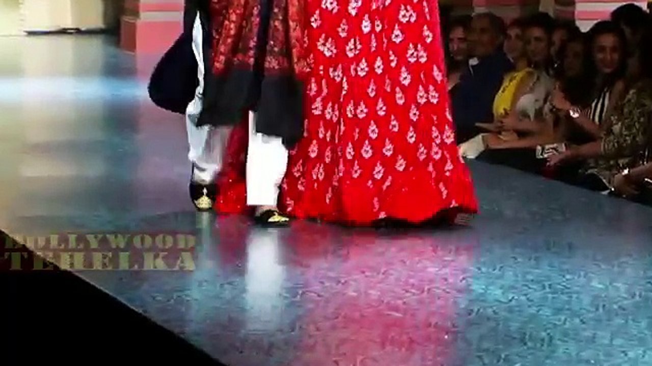 Sonakshi Sinha   Shatrughan Sinha   5th Annual Mijwan Fashion Show By Manish Malhotra 2015