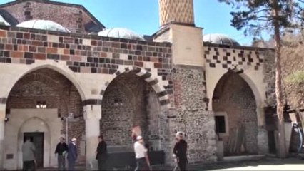 Muş'taki Tarihi Ulu Cami İbadete Açıldı