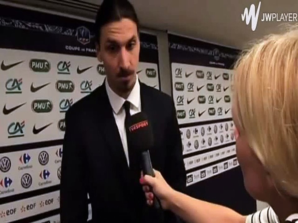 Zlatan Ibrahimovic te enseña cómo convertir una entrevista en vivo en un comercial