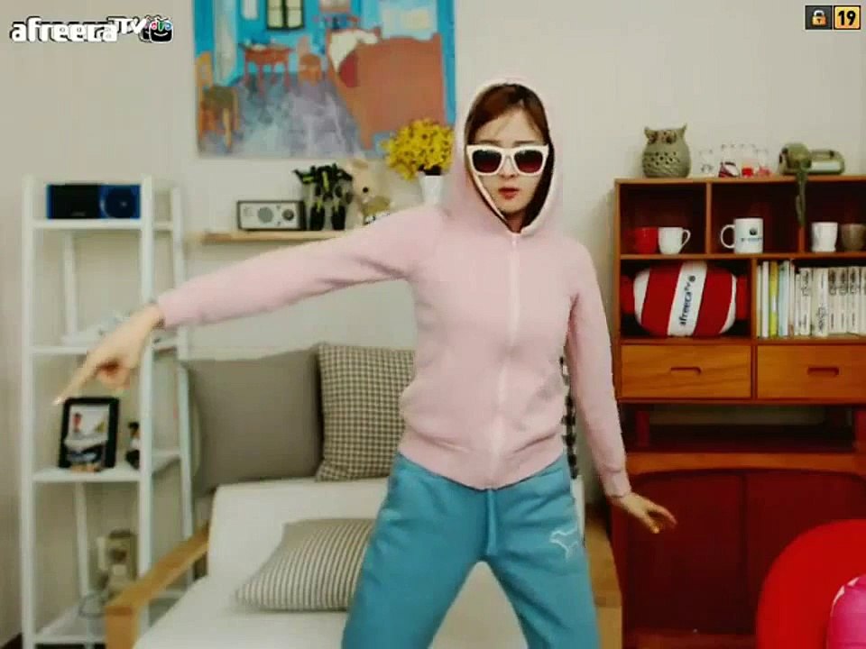 Korean dance Crayon Pop - Dancing Queen[1]