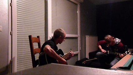 Benjamin 3 mois de guitare .petit duo indochine.