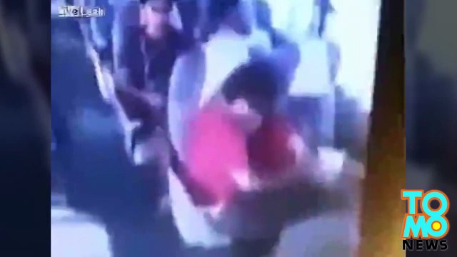 صينية تلعق قضيبب حبيبها في حافلة