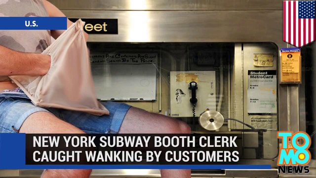 موظف قطار أنفاق يداعب عضوه ويراه الركاب