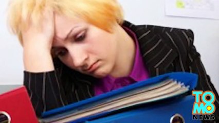 منظفا نوافذ يتدليان على علو 48 طابق