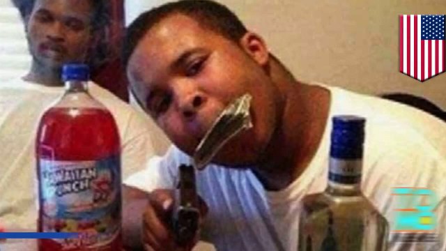 مايكل براون وصورة مزيفة له يشاركها أحد رجال الشرطة هي صورة مشتبه به في جريمة قتل