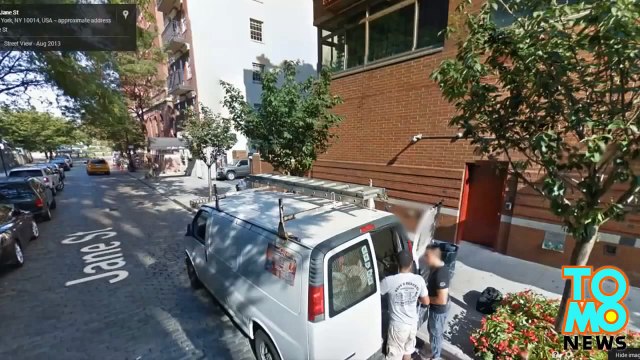 رجل مسن يبلغ 72عاماً يتلقى لكمة قاضية على وجهه في ويست فيلِج