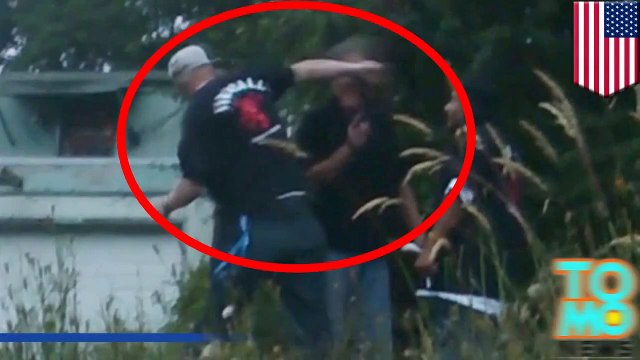 سائق يتهجم على رجل لأنه طلب منه التمهل صارخاً