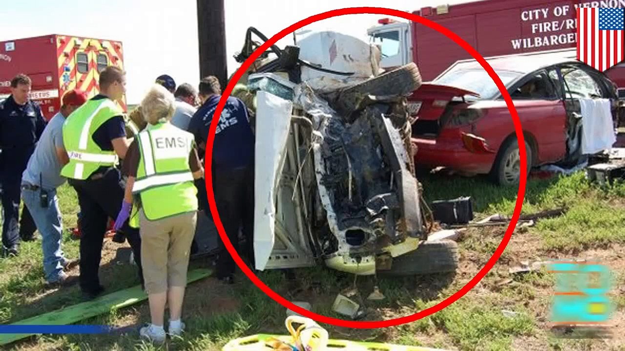 مقتل أب وأم  بعد أن اصطدمت سياريتيهما  ببعضهما