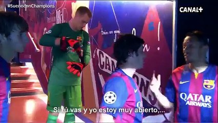 Vea a Luis Enrique dar indicaciones a los jugadores del Barça en el medio tiempo
